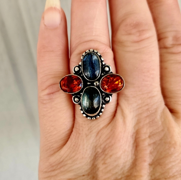 ***Sale*** New Kyanite & Garnet 925 Silver Ring. - Picture 4 of 8